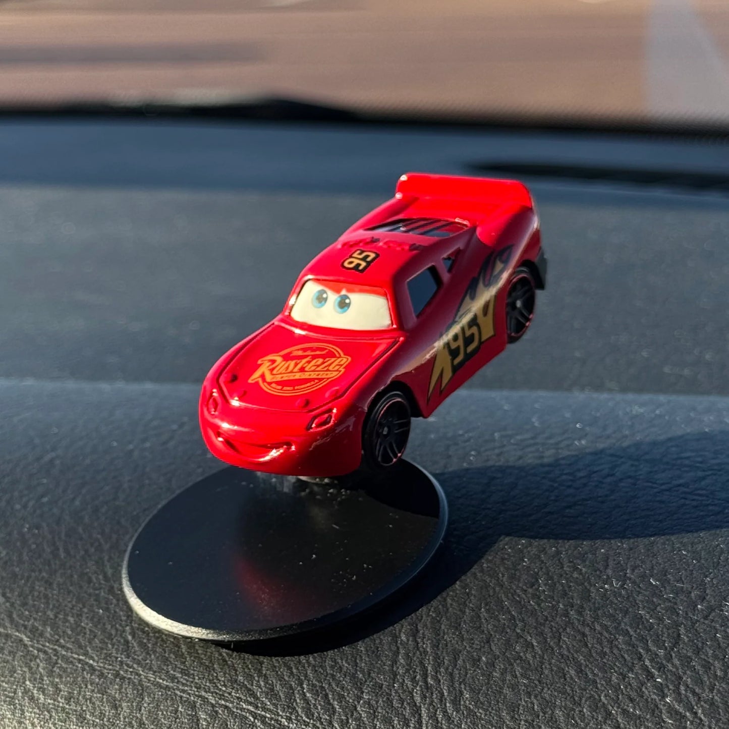 Dashboard Drifter (Lightning McQueen)
